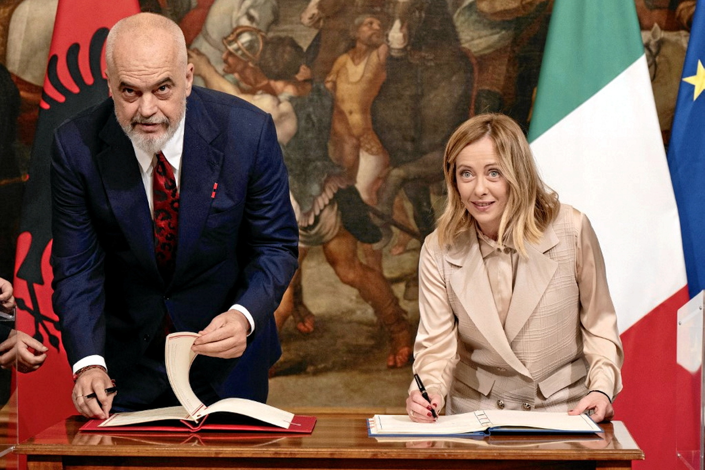 Giorgia Meloni s???allie à l???Albanie pour lutter contre l???immigration