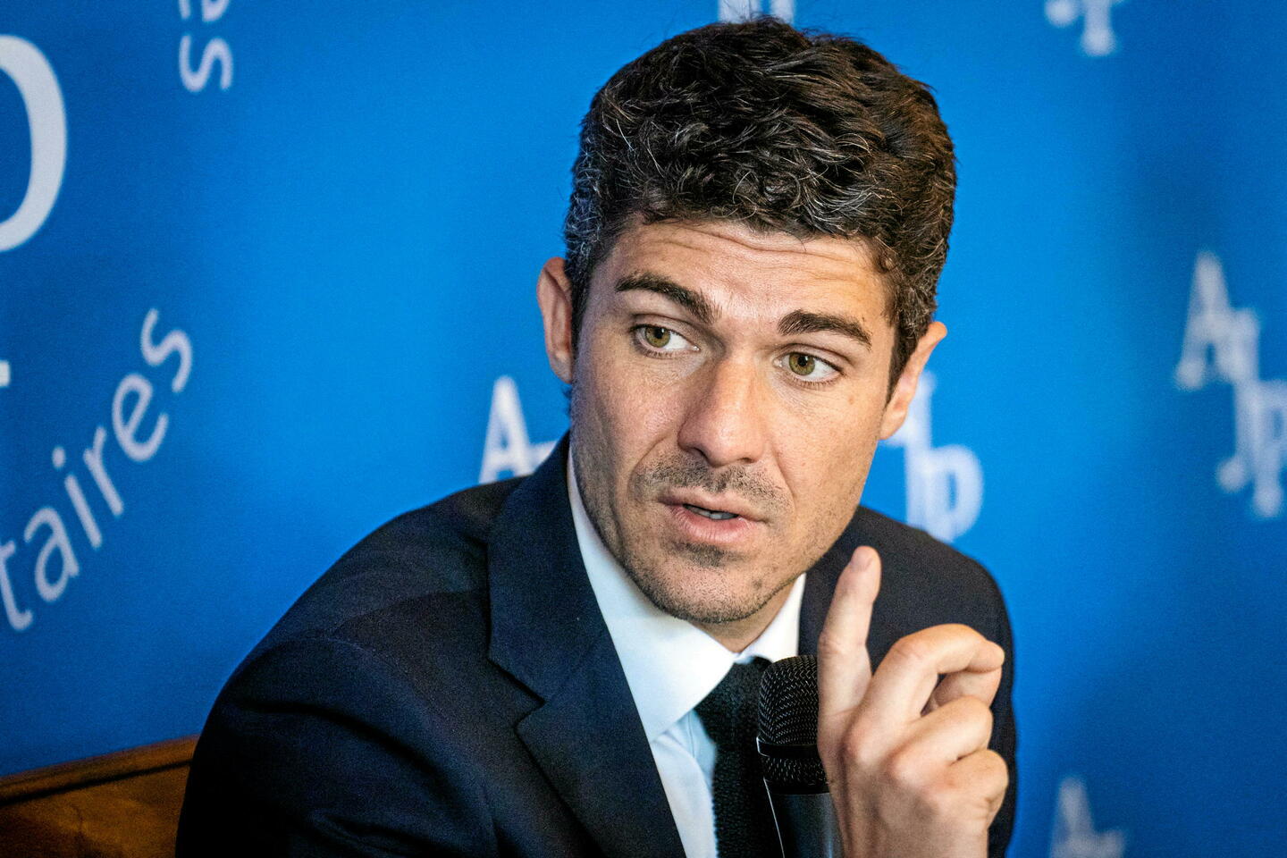 Aurélien Pradié : « Sur l???immigration, la droite risque de finir cocue ! »