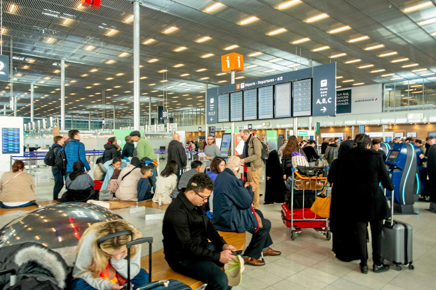Grève des contrôleurs aériens : quelles perturbations sont à prévoir lundi ?