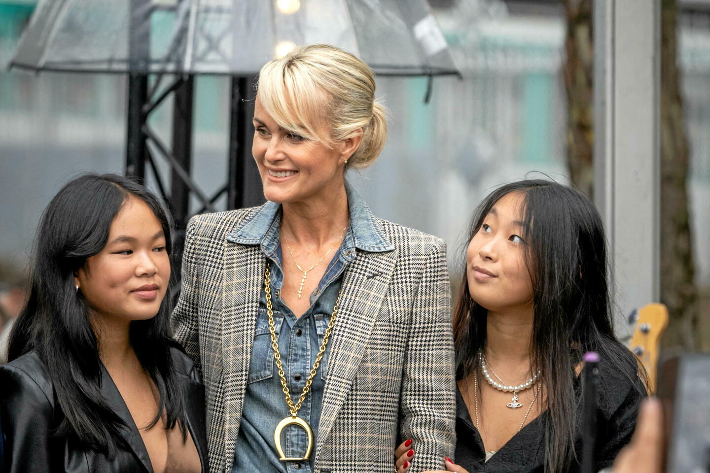 Jade et Joy cyberharcelées : Laeticia Hallyday tire la sonnette d???alarme