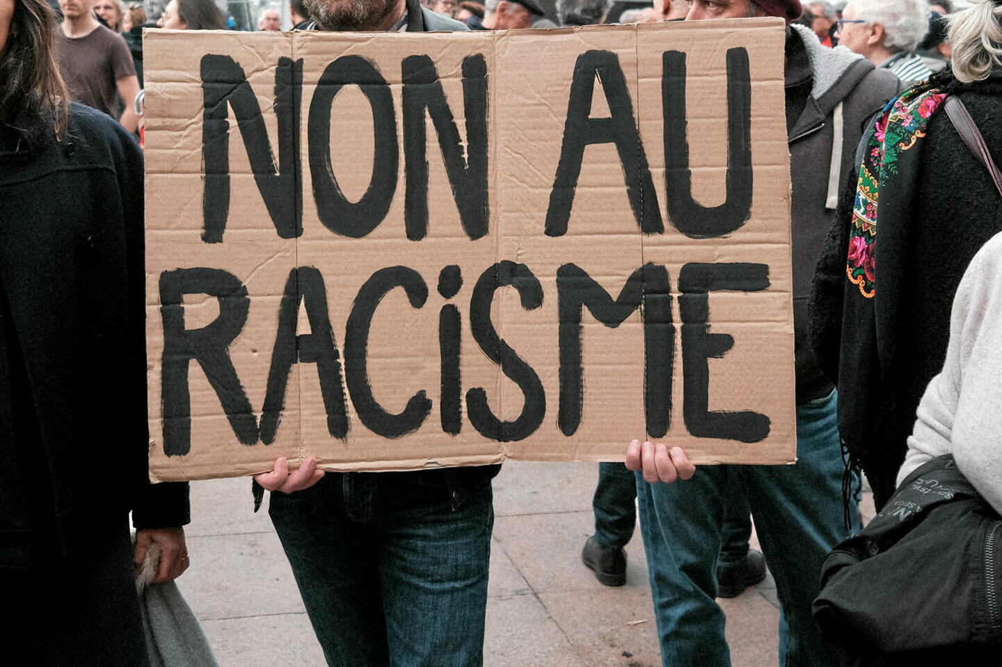 Pourquoi la notion de racisme anti-Blancs fait-elle débat ?