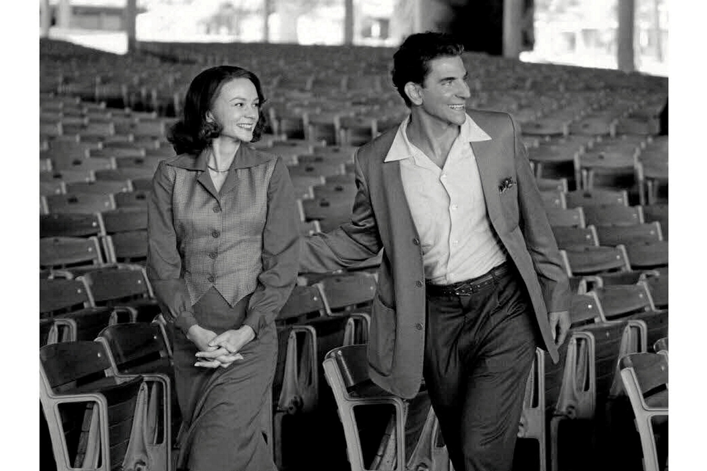 « Maestro » : que vaut le film de Bradley Cooper sur Leonard Bernstein ?