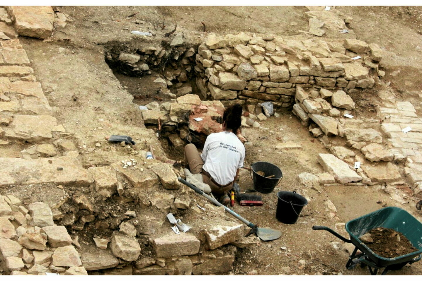 Cent cartes aux trésors (archéologiques) réunies dans un livre