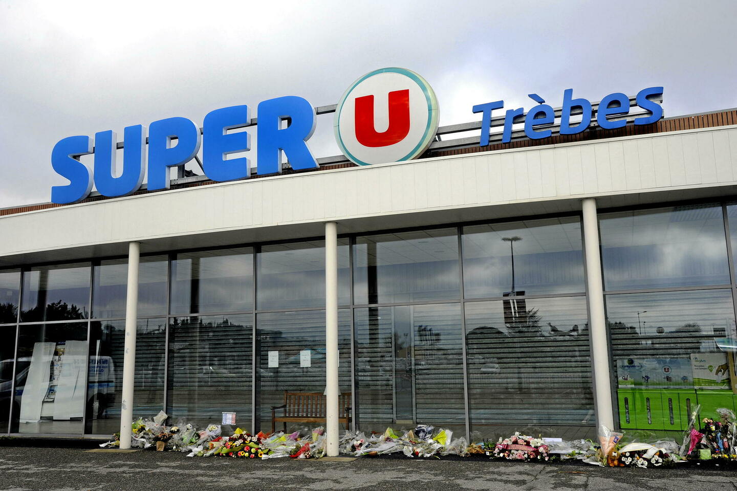 Attentat de Trèbes : l???échange glaçant entre le terroriste, l???employée otage et Arnaud...