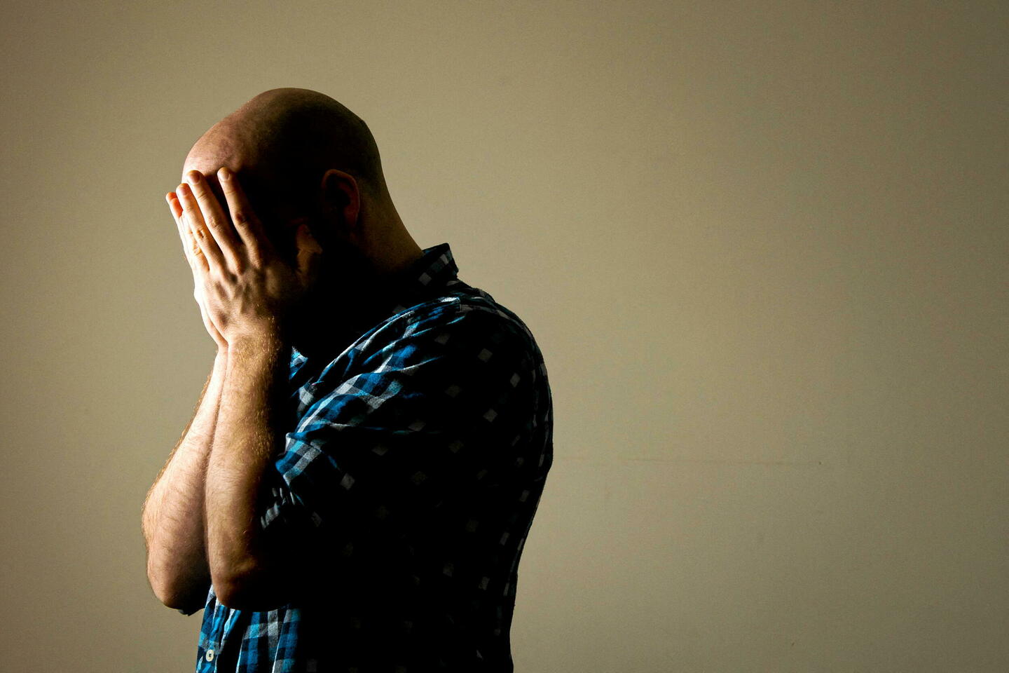 Pourquoi les antidépresseurs peuvent-ils « pousser » au suicide ?