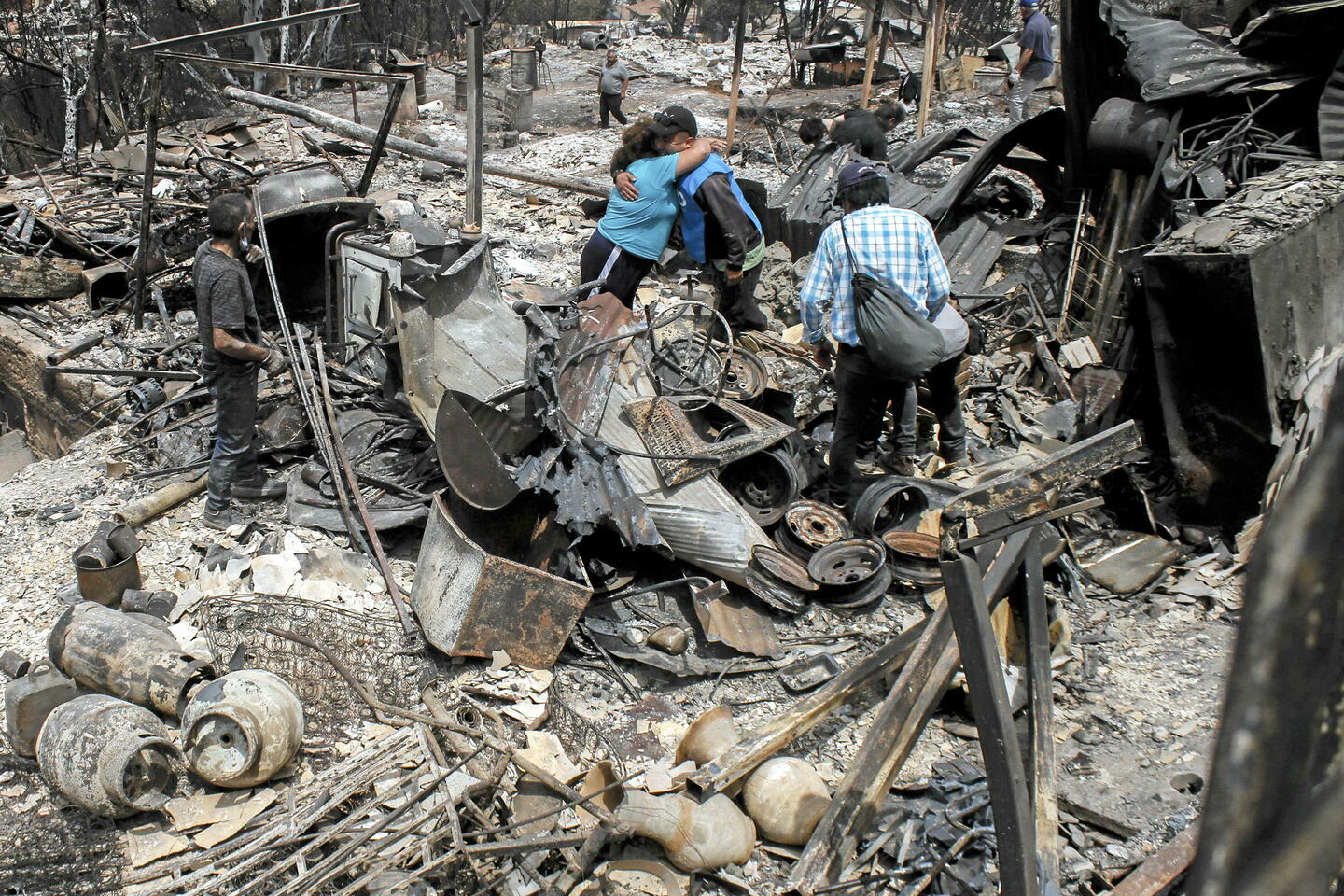 Chili : au moins 112 morts dans les incendies qui ravagent le centre du pays, la France propose...