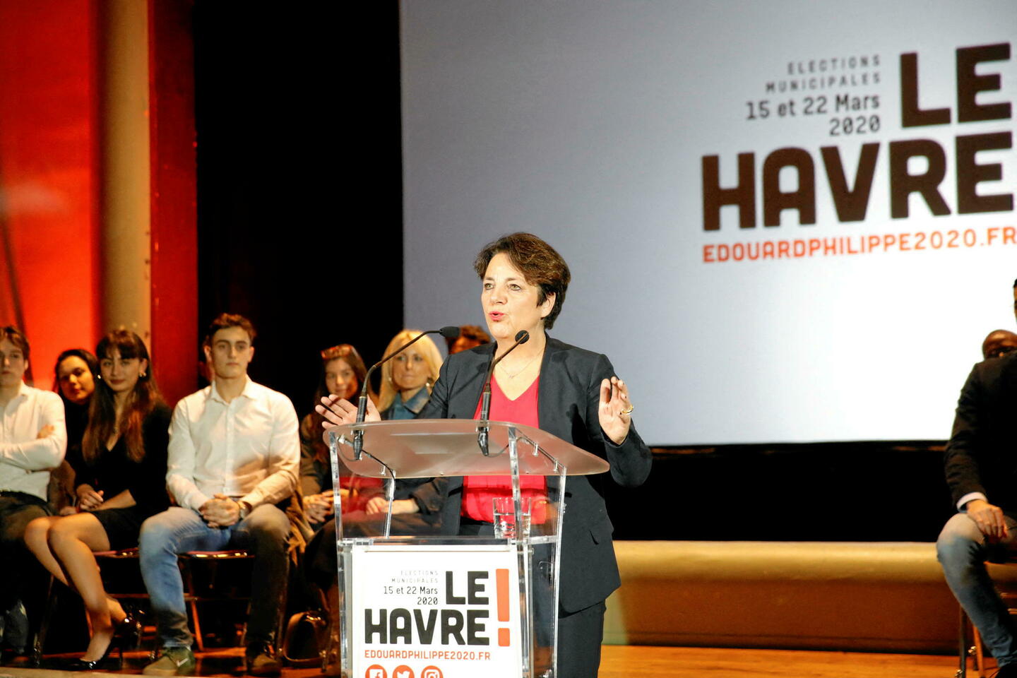 « Je n???y suis plus opposée » : une sénatrice LR se confie sur son vote pour la...