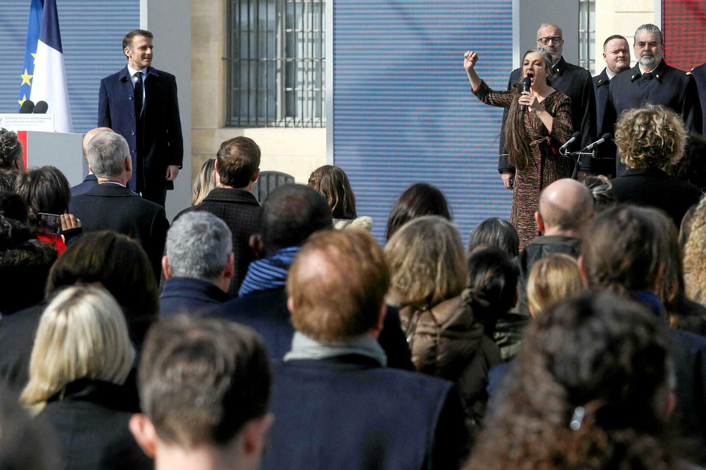 IVG dans la Constitution : Catherine Ringer modifie le refrain de « La Marseillaise »