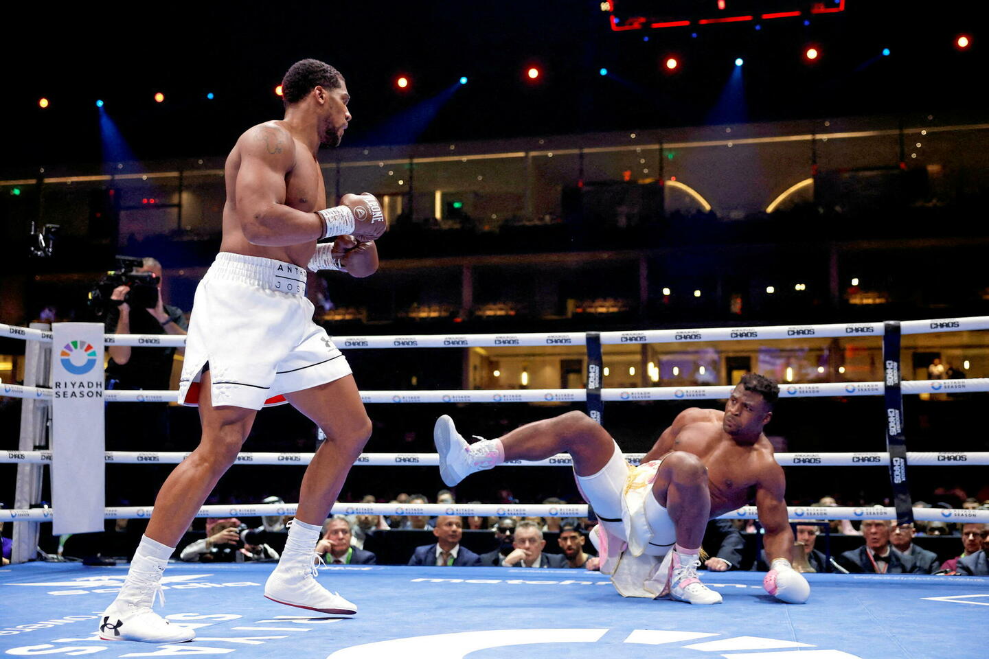 Boxe : Anthony Joshua inflige un KO spectaculaire à Francis Ngannou