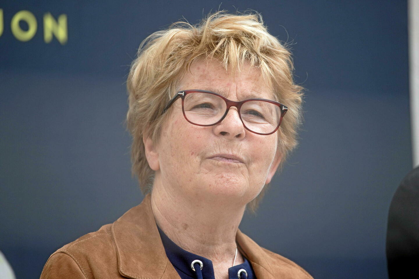 Bourgogne-Franche-Comté : des élus RN brandissent des pancartes xénophobes en plein conseil...
