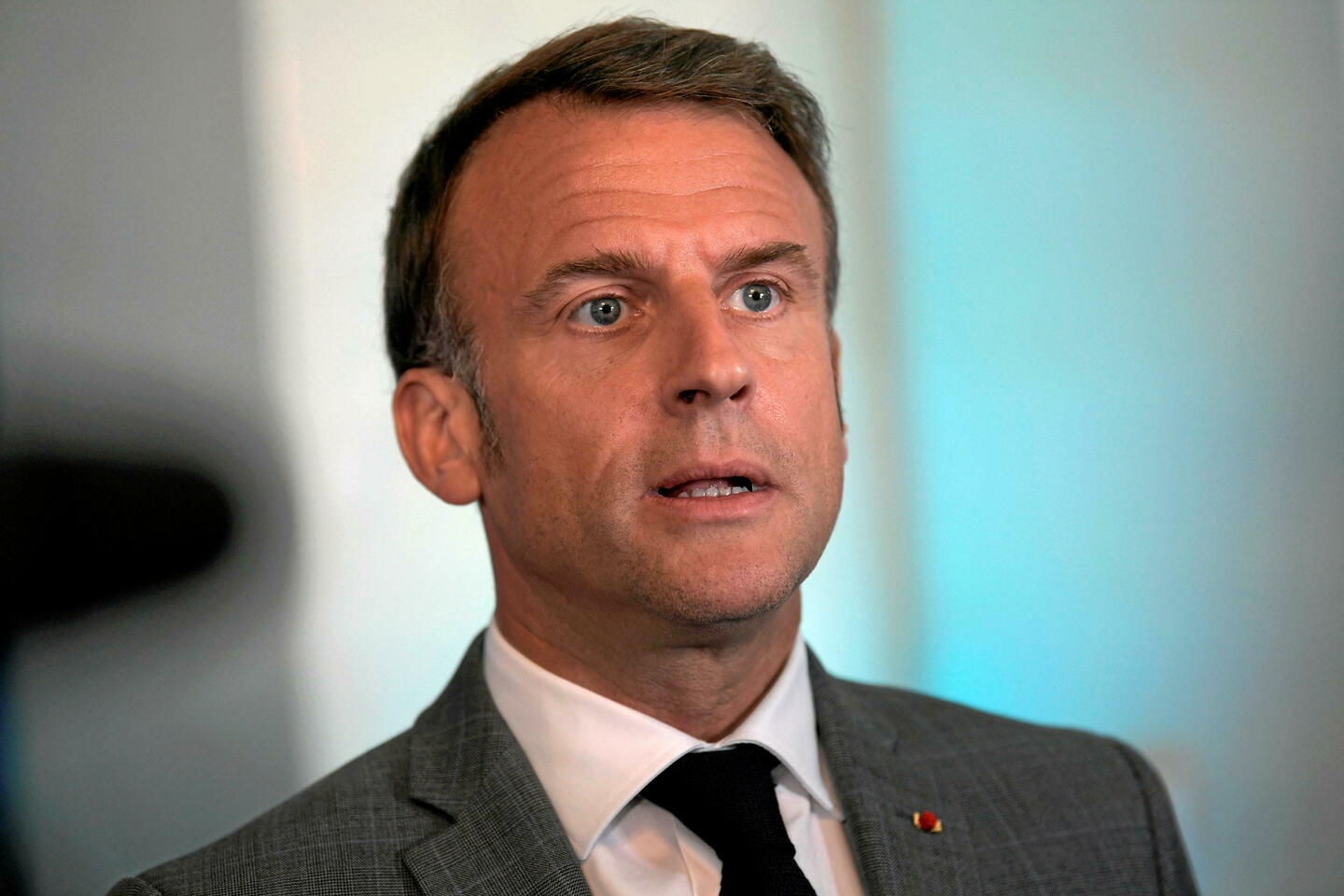 Européennes : Macron dénonce « l???hypocrisie démocratique » du RN