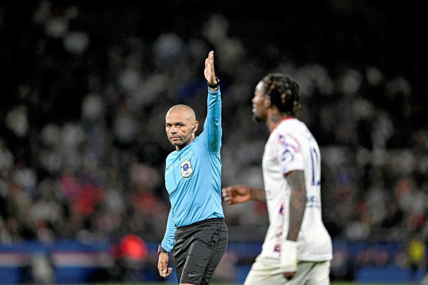 Ligue 1 : l???arbitrage va-t-il droit dans le mur ?
