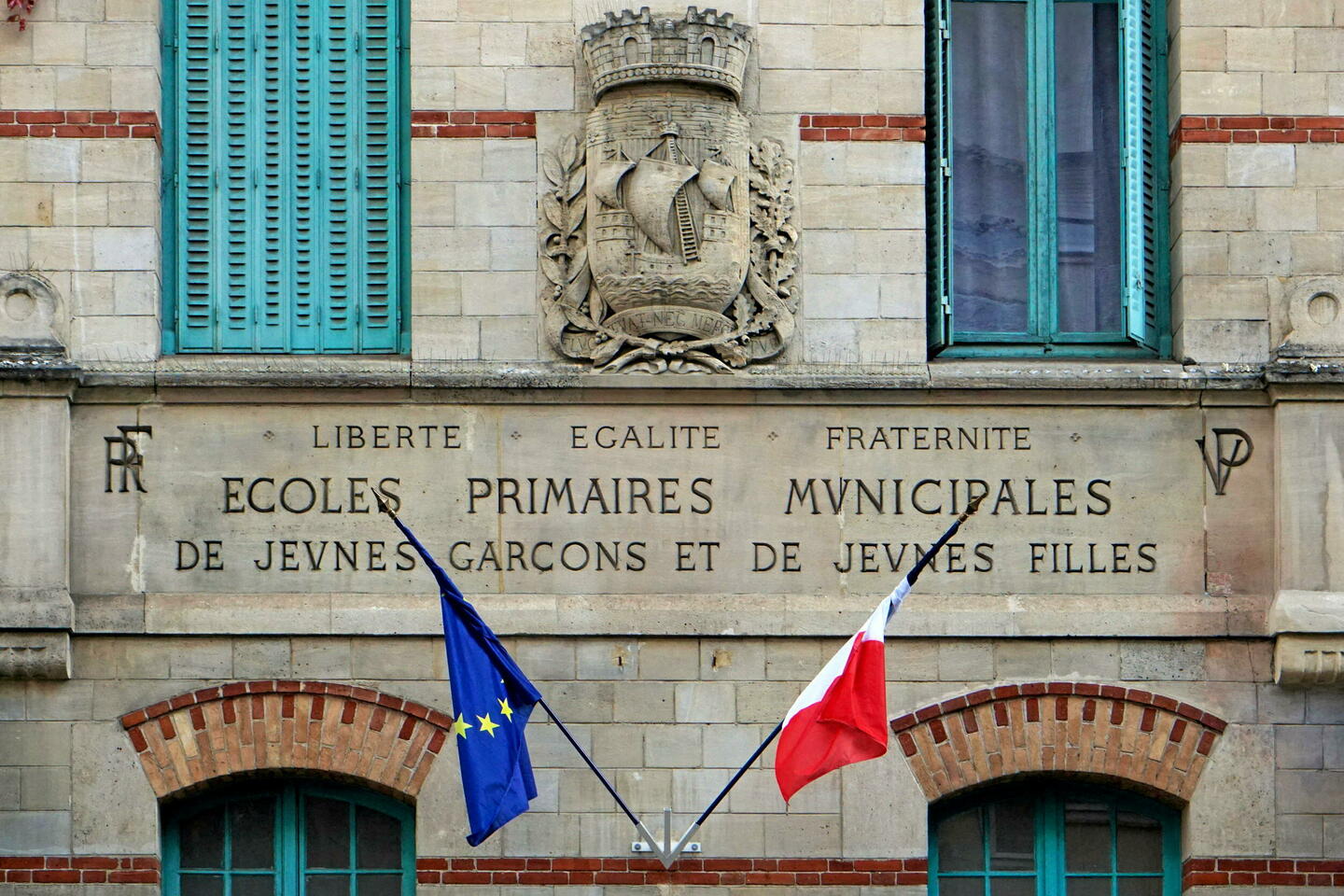 Port de l???uniforme : un directeur d???école menacé et accusé d???être anti-musulman