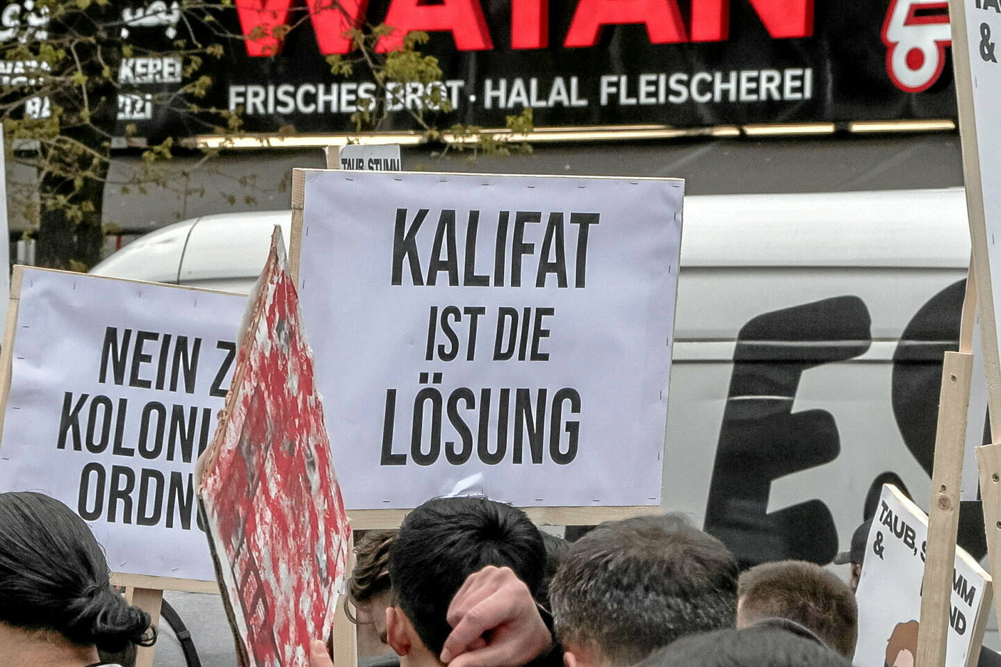 Allemagne : une manifestation d???islamistes appelant au califat fait scandale