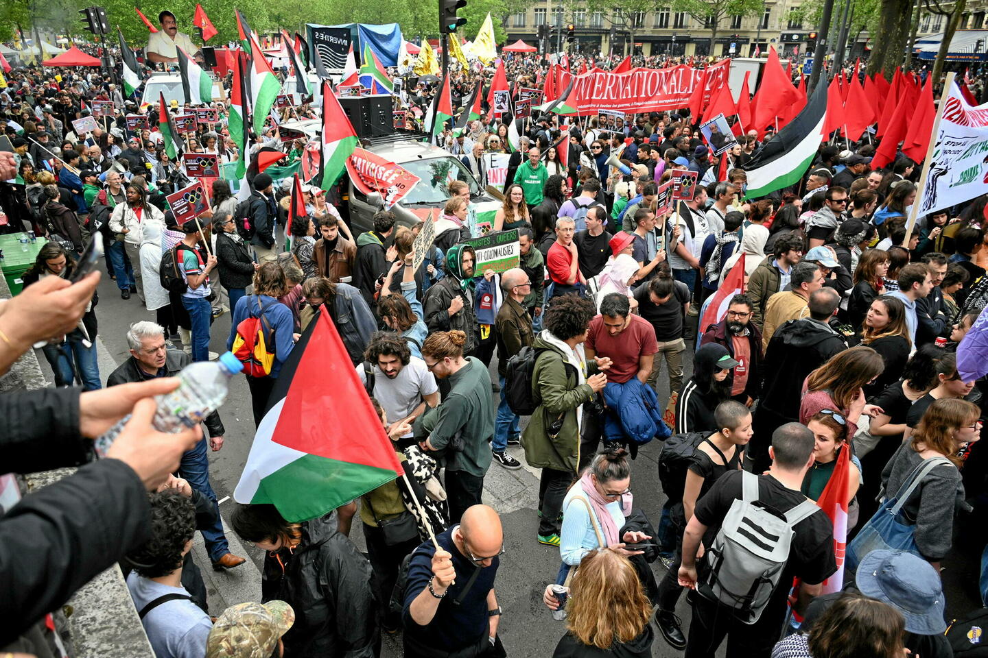 Manifestations du 1er Mai : 200 000 personnes selon la CGT, 121 000 selon l???Intérieur