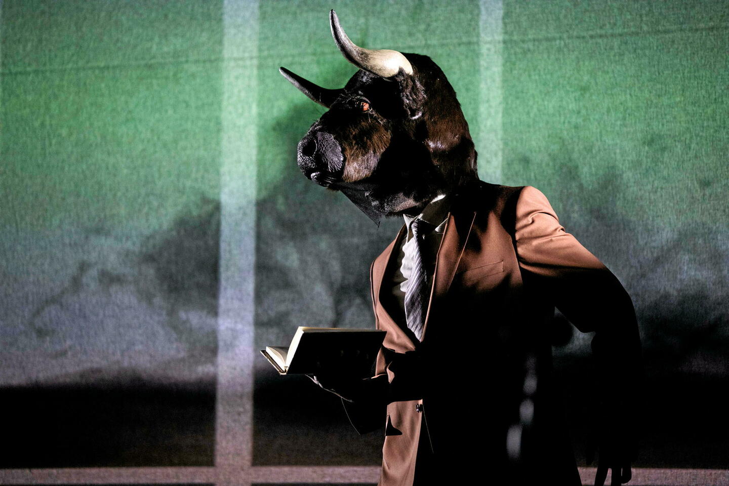 Au théâtre de la Ville, l?????uvre de Vercors est adaptée par un dramaturge rwandais