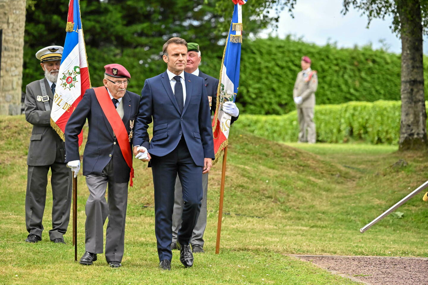 Célébrations du Débarquement : l???hommage aux SAS français parachutés en Bretagne