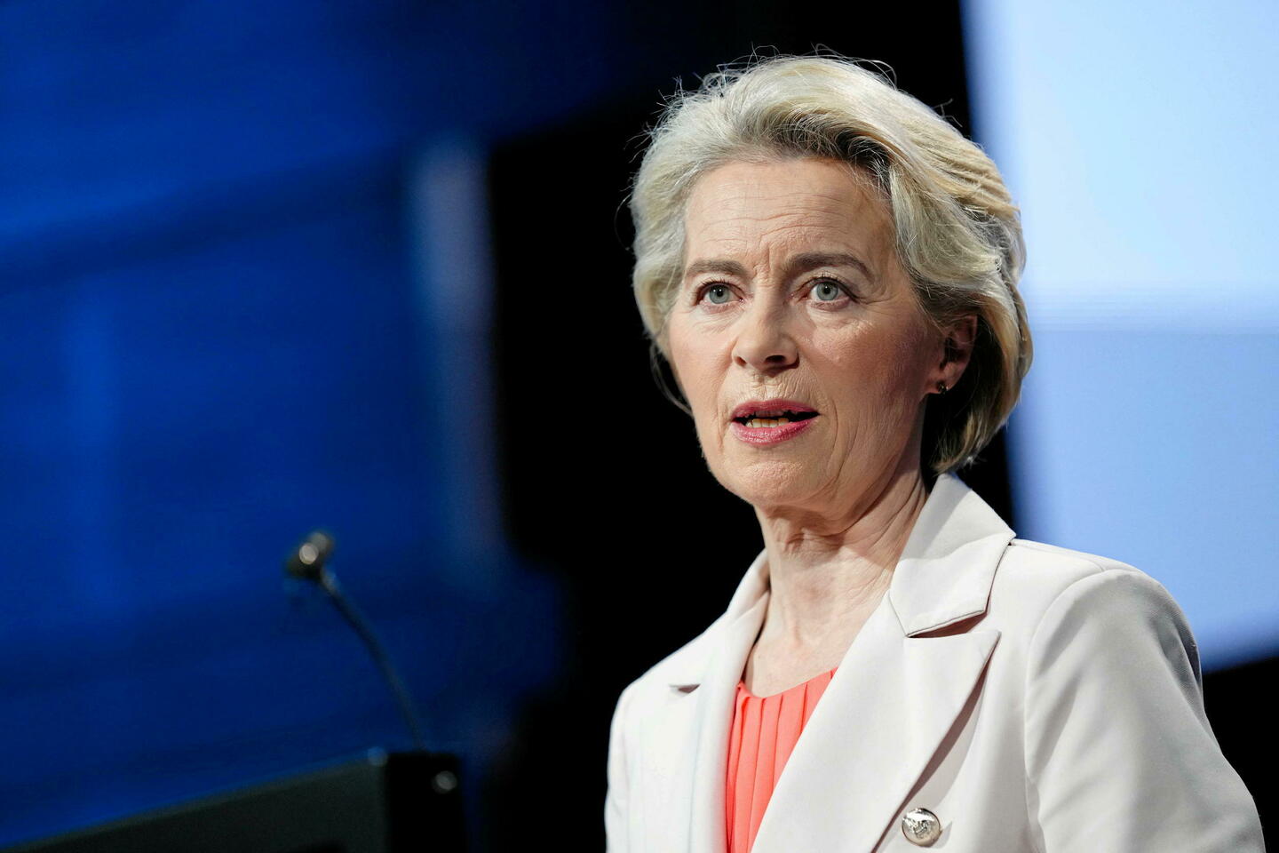 Parlement européen : Ursula von der Leyen promet « un rempart » contre les extrêmes