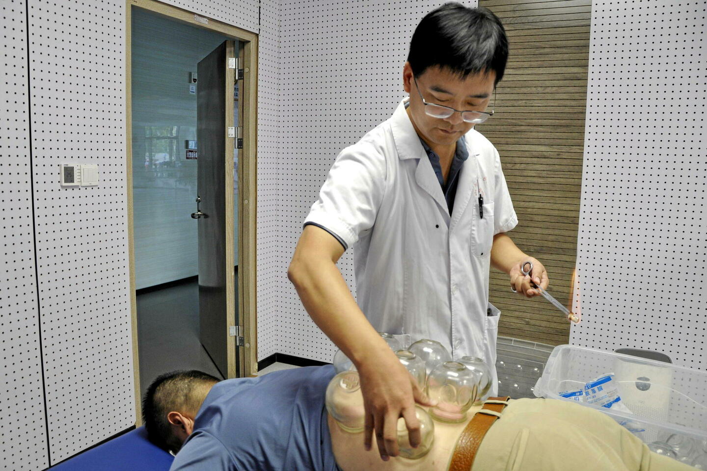Cupping : le mythe des ventouses qui soignent