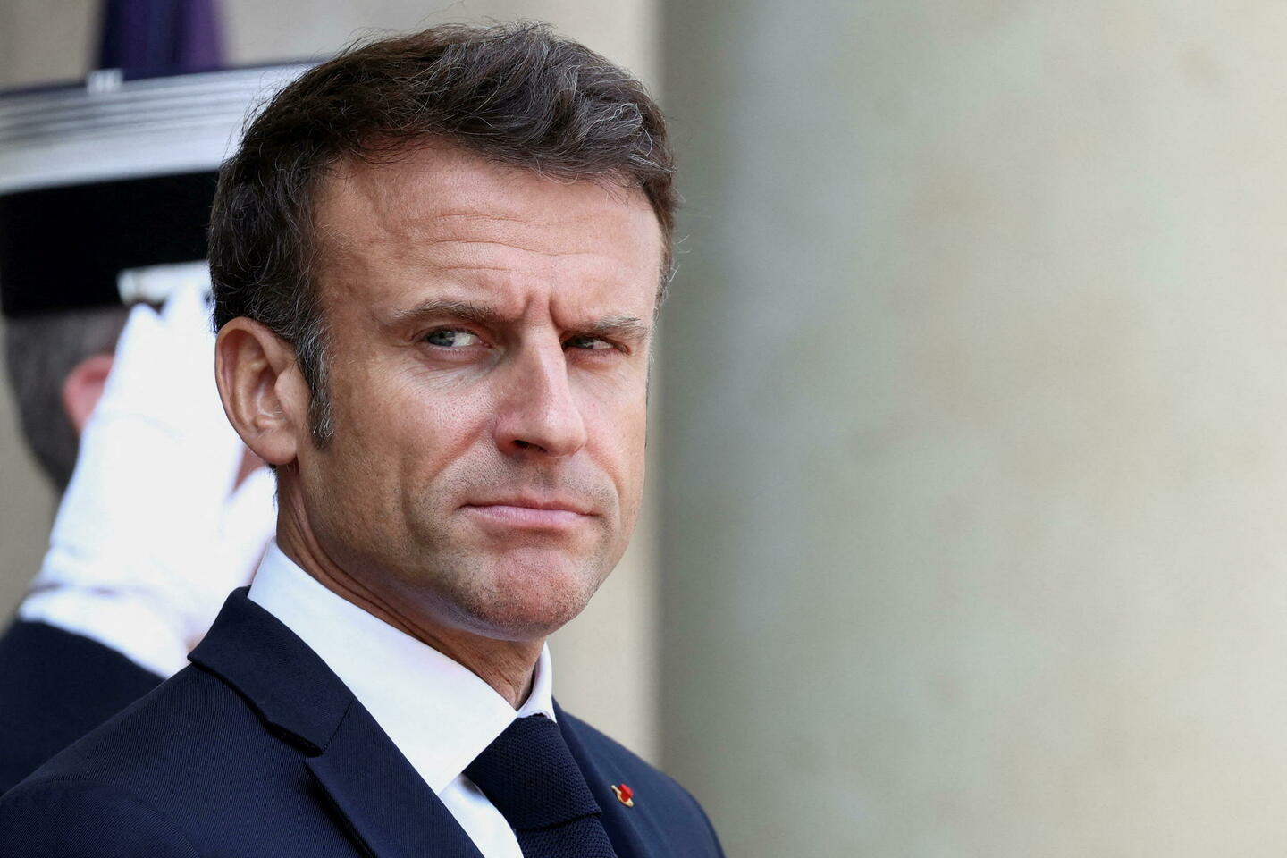 Législatives : le camp Macron repart en campagne avec des semelles de plomb