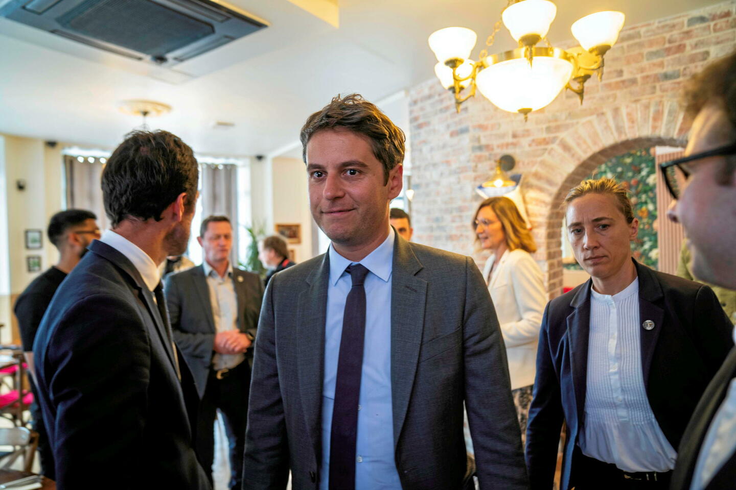 Impôts et fiscalité : ce que proposent Renaissance, le RN et la gauche en vue des législatives