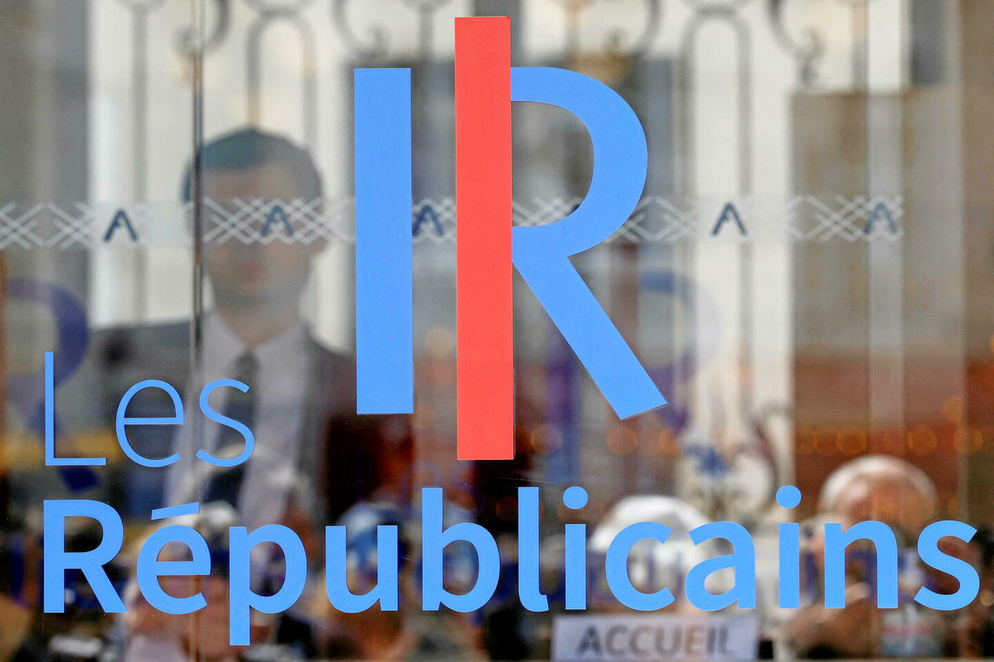Les Républicains, le trésor de guerre et les « vautours »