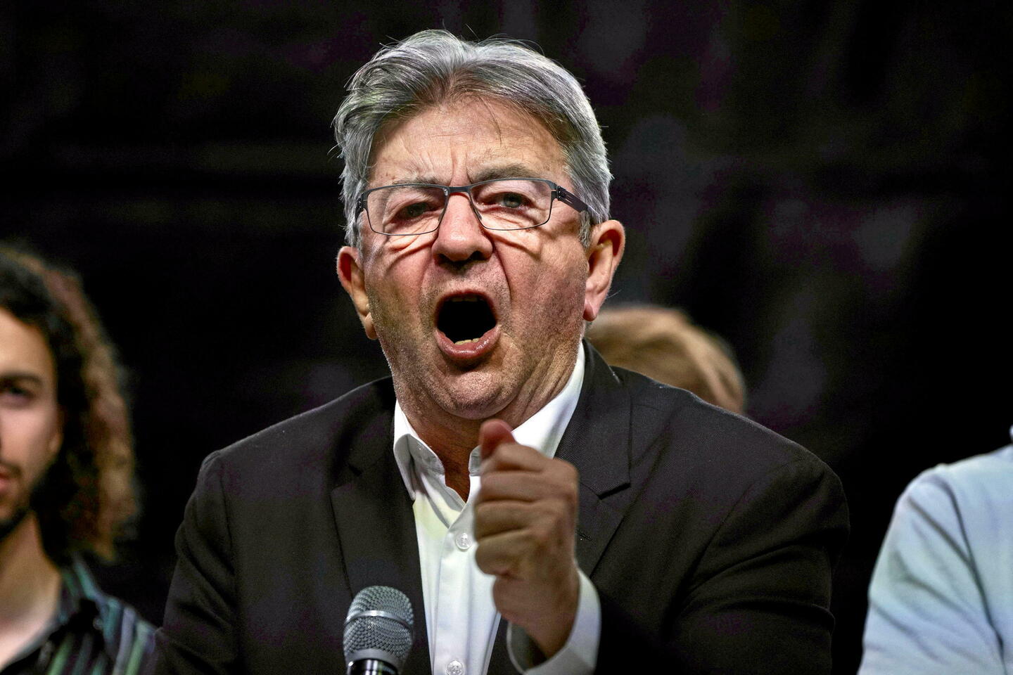 Législatives : Macron devra démissionner si personne n'a de majorité, selon Mélenchon