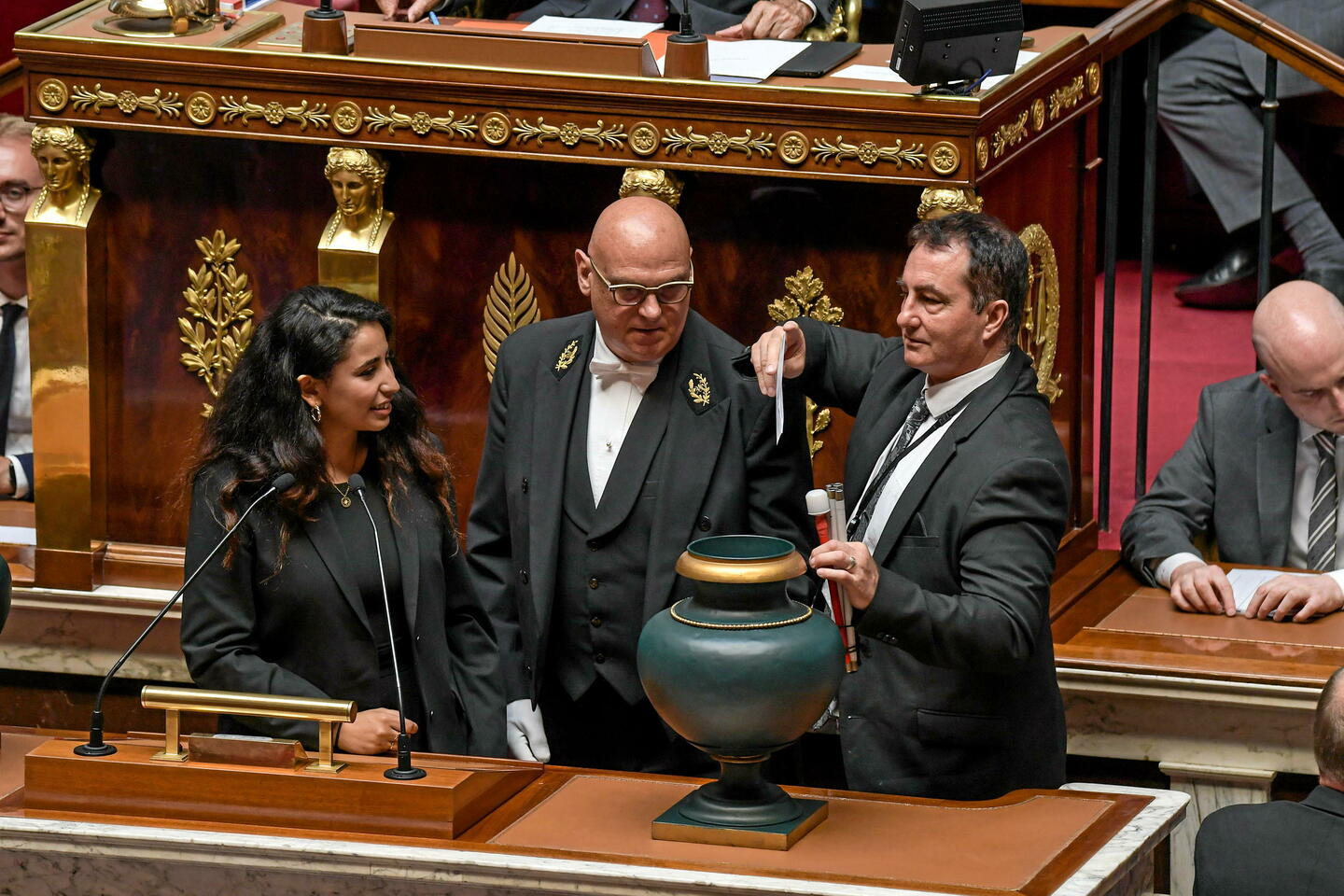 Quand refuser de serrer la main à un élu revient à fouler aux pieds la démocratie