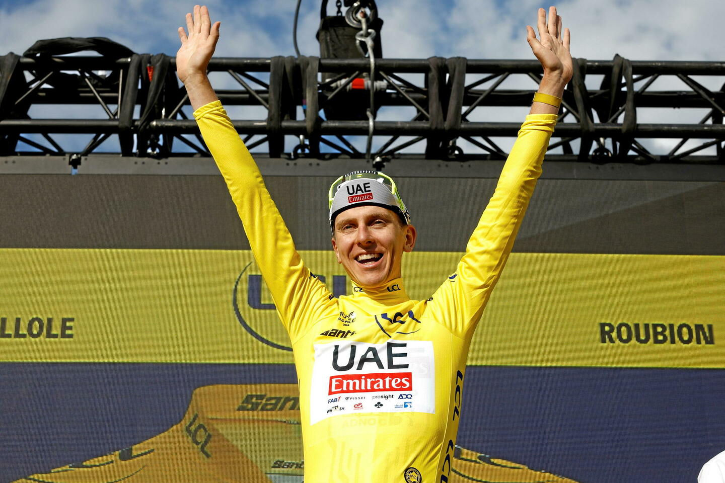 Tour de France : Tadej Pogačar termine sur une victoire et retrouve sa couronne