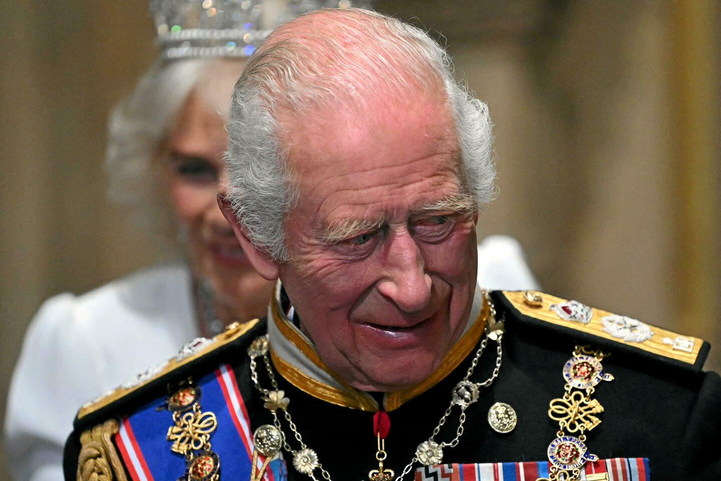 100 millions d???euros en un an : quand Charles III fait fortune grâce à l???éolien