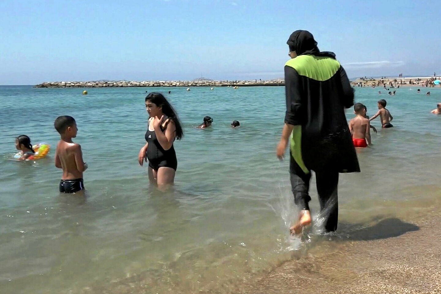 Laïcité : en Corse, des arrêtés « anti-burkini » ravivent la polémique