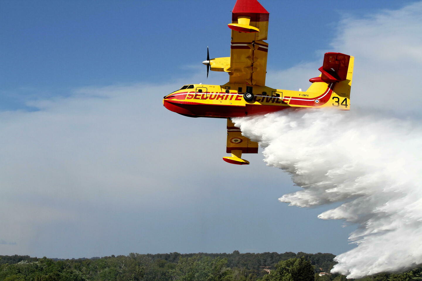 Incendie dans l???Hérault : 300 hectares brûlés et des dizaines d???habitations évacuées