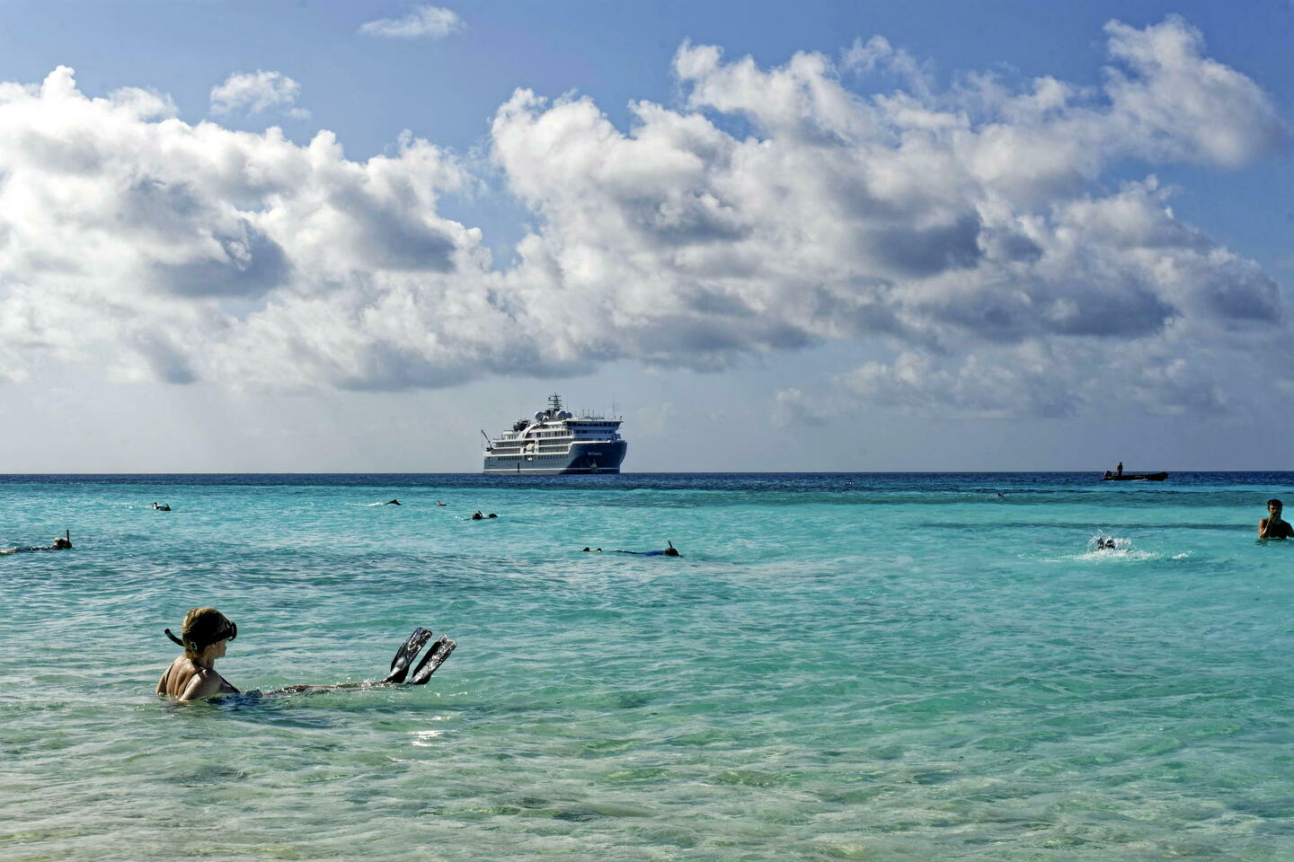 Partis pour les Bahamas, ils débarquent au Canada : quand la croisière grelotte