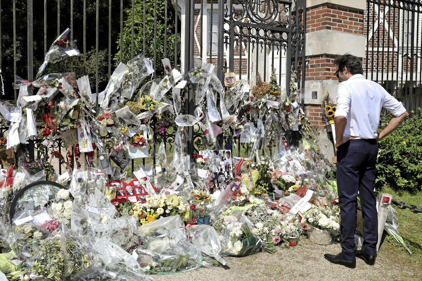 Cérémonie, invités, minute de silence??? ce que l???on sait des obsèques d???Alain Delon