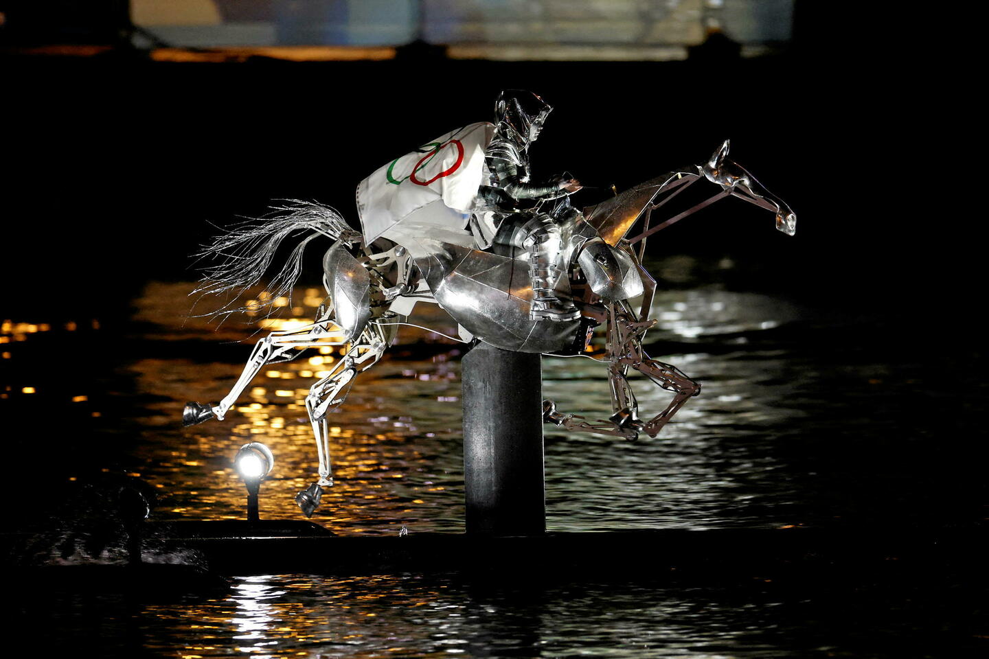 JO 2024 : le cheval métallique de la cérémonie d???ouverture devient une attraction à visiter...
