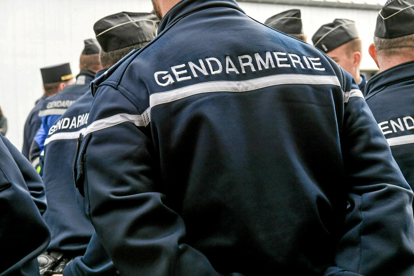 Un gendarme tué après un refus d???obtempérer près de Cannes, un suspect interpellé