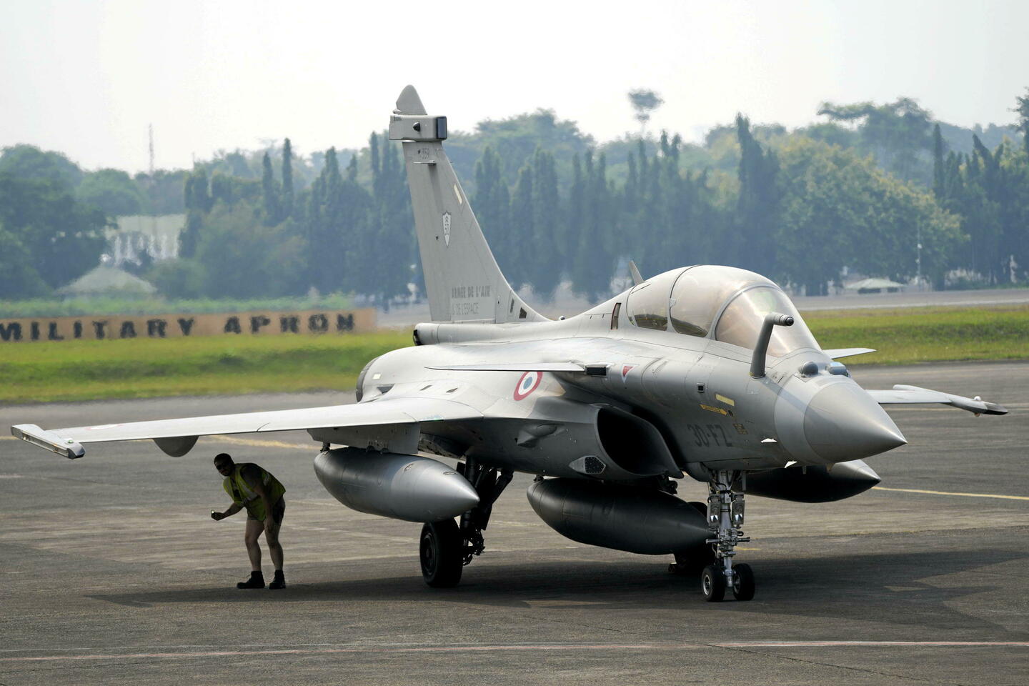 Le Rafale, l???avion français passé d???invendable à best-seller des ventes