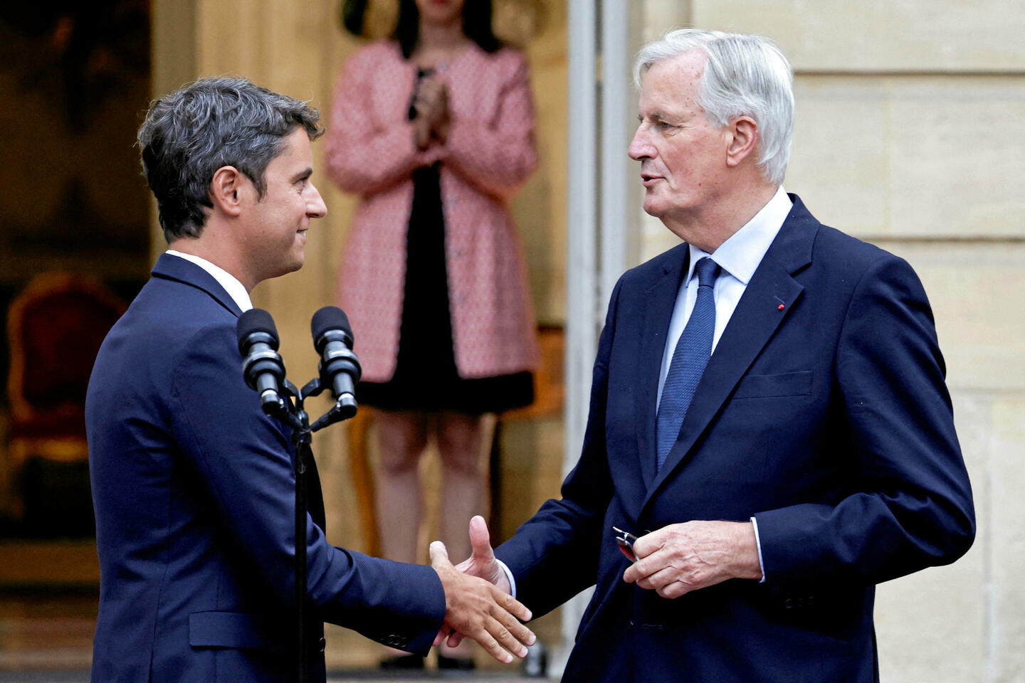 Face à Michel Barnier, les (faux) musclés de la macronie