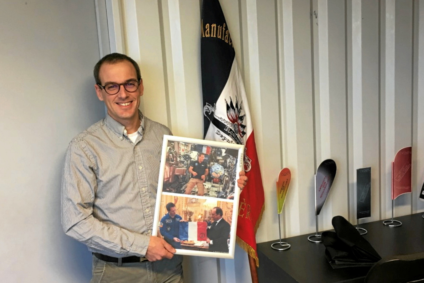 Quand l?????lysée achète des drapeaux français « made in Poland »???