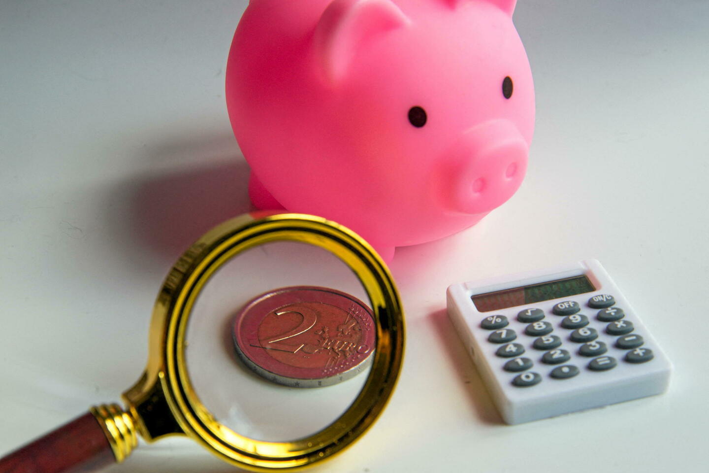 La revalorisation des retraites repoussée de six mois pour économiser plusieurs milliards...