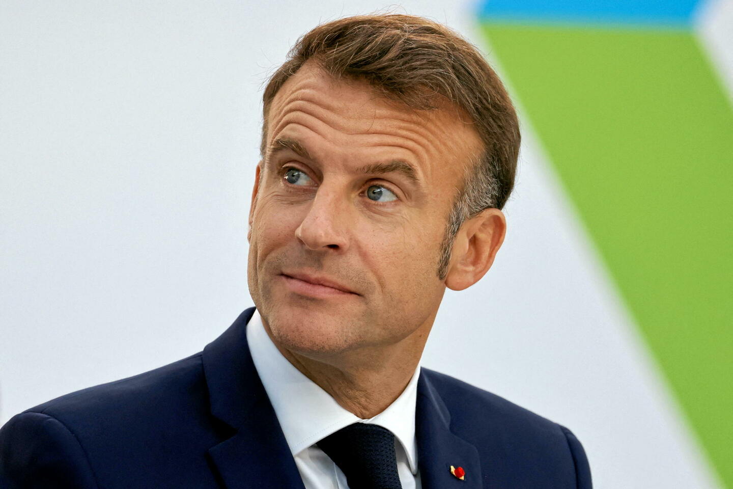 Emmanuel Macron se prononce pour l???arrêt des livraisons d???armes à Israël utilisées à Gaza