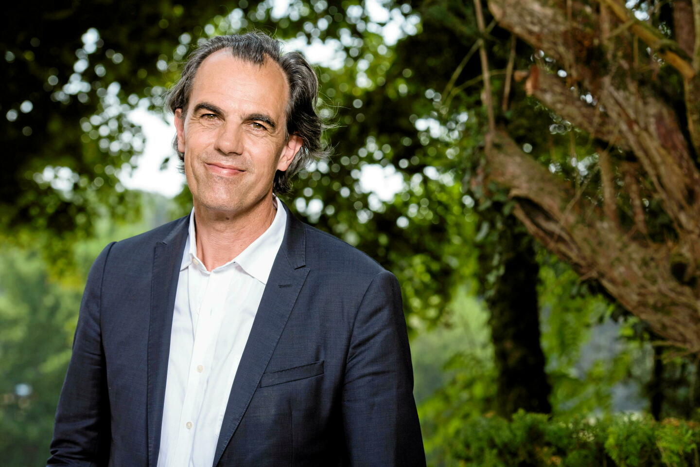 Philippe Dessertine : « Commençons par réformer les services publics »
