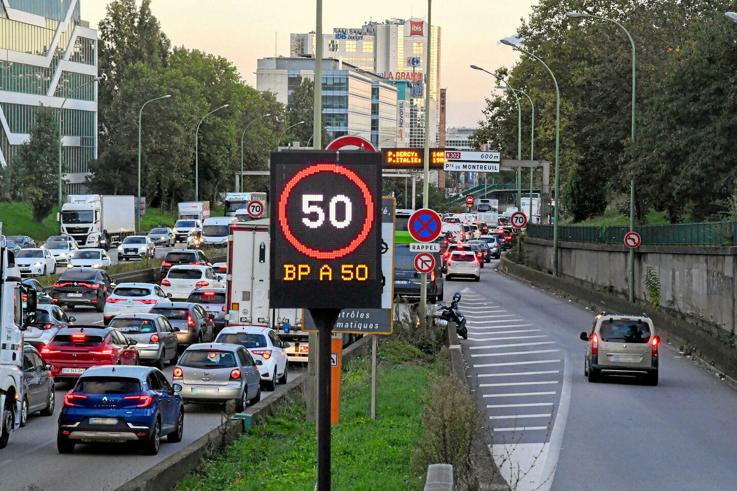 Périphérique limité à 50 km/h : la mairie de Paris revendique des chiffres positifs