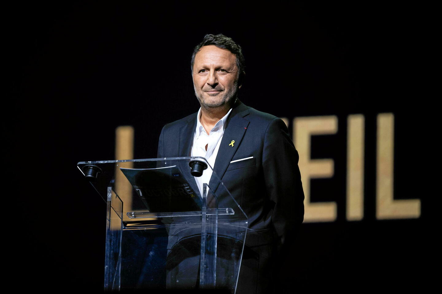 L’animateur Arthur porte plainte contre Aymeric Caron