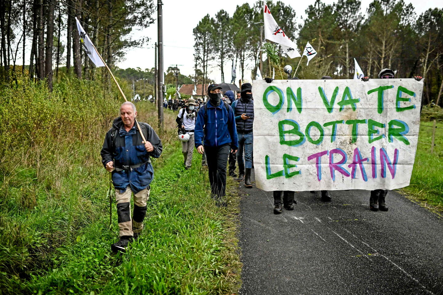 Après l’A69, les « écureuils » à l’assaut du chantier de la future LGV Toulouse-Bordeaux