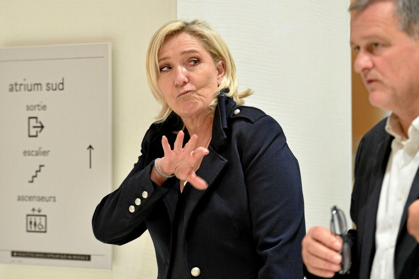 5 ans d’inéligibilité requis contre Marine Le Pen : une « atteinte à la démocratie »,...