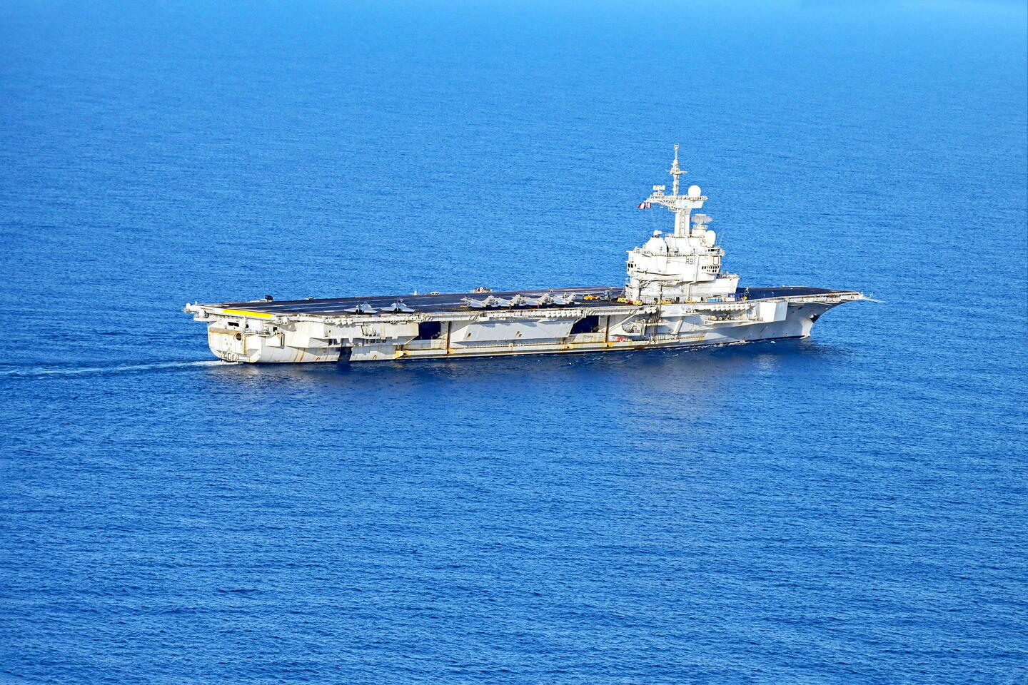 Le porte-avions « Charles de Gaulle », couteau-suisse de la Marine nationale