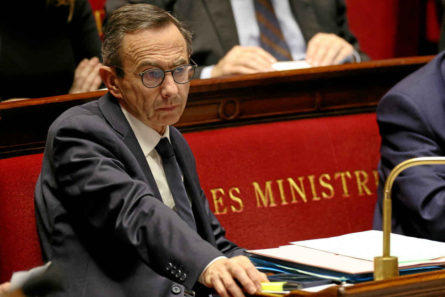 Apologie du terrorisme : Hollande tape sur les Insoumis, Retailleau appelle à s’en dissocier