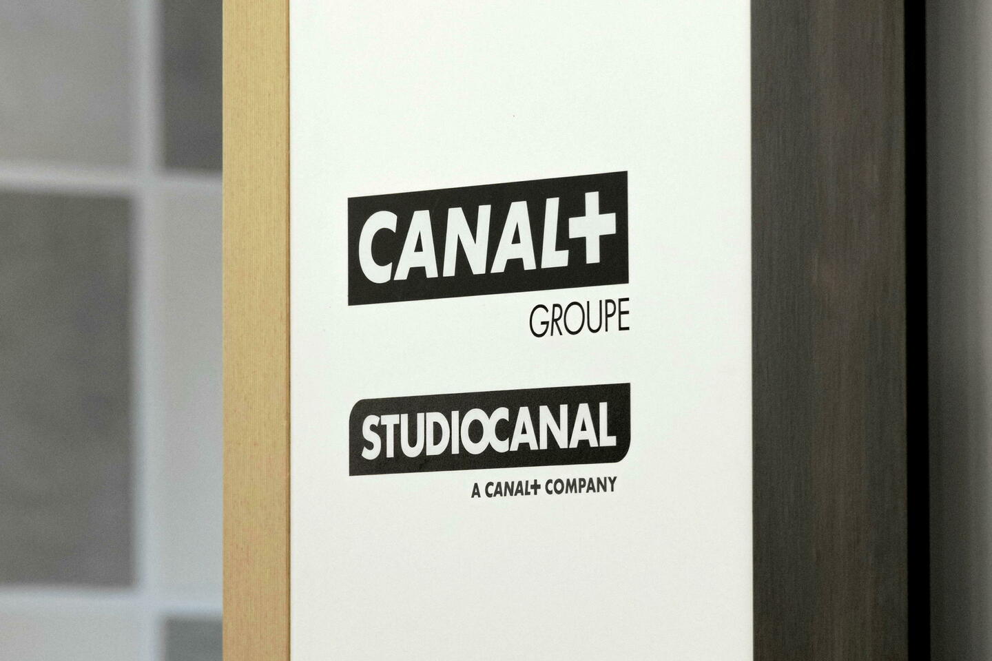 Pourquoi Canal+ décide de rendre sa fréquence TNT