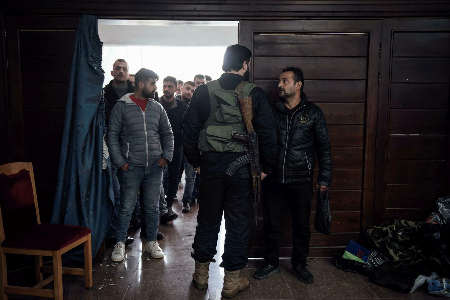 En Syrie, les militaires d’Assad déposent les armes par milliers